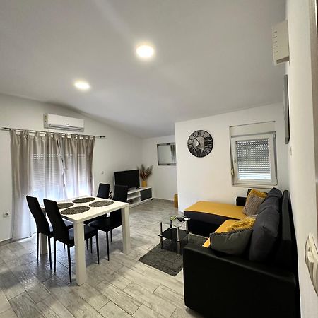 דירות Kaštel Sućurac Apartman Nela מראה חיצוני תמונה